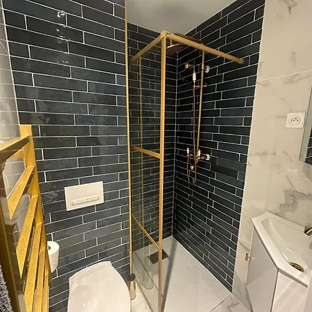 Moon 24 - 6p アパート